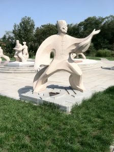 statue