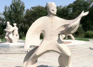 statue-2